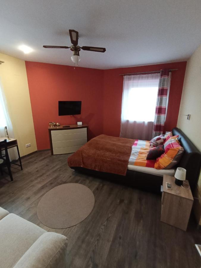 Apartment Borostyan Apartmanhaz *
