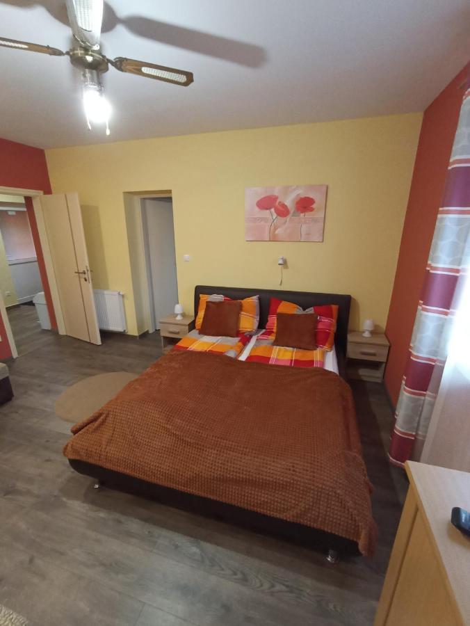 Apartment Borostyan Apartmanhaz *