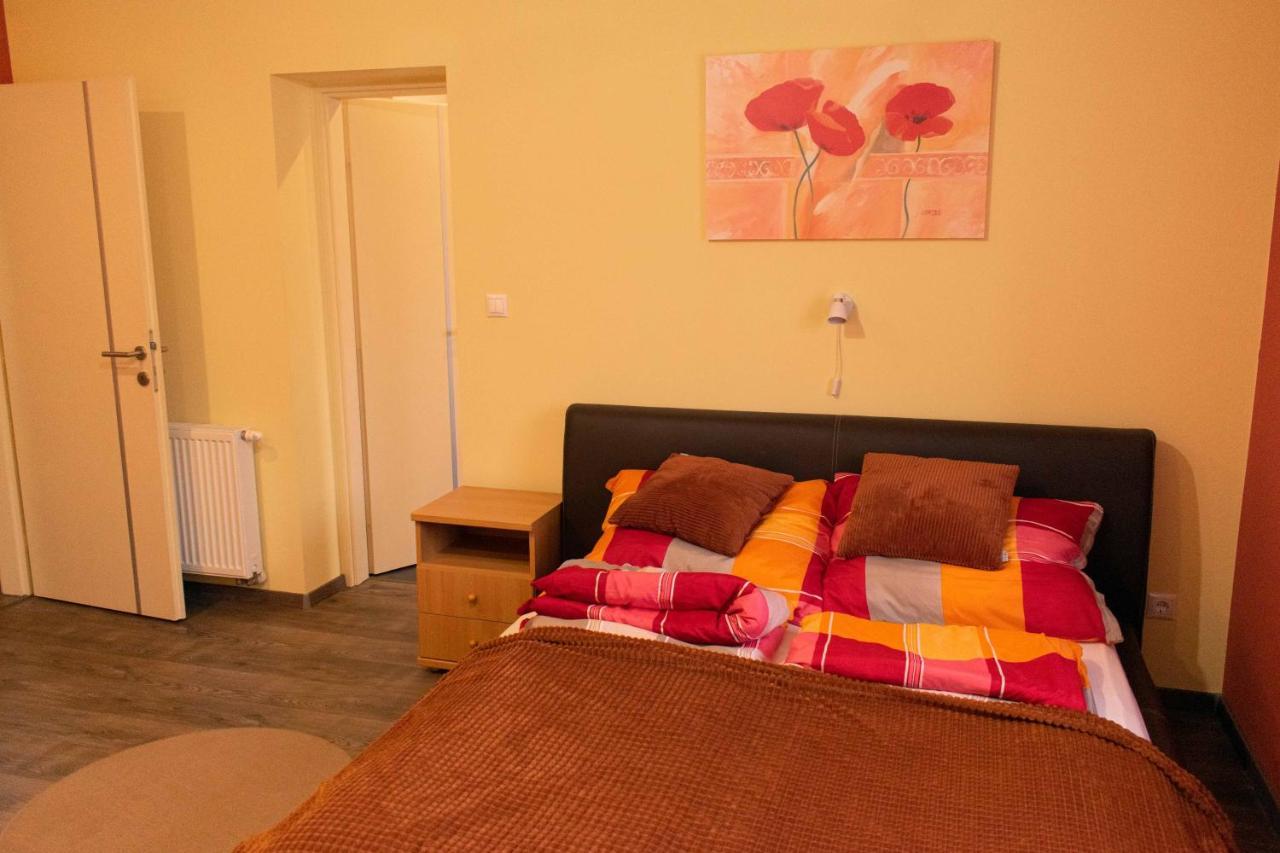 Borostyan Apartmanhaz *